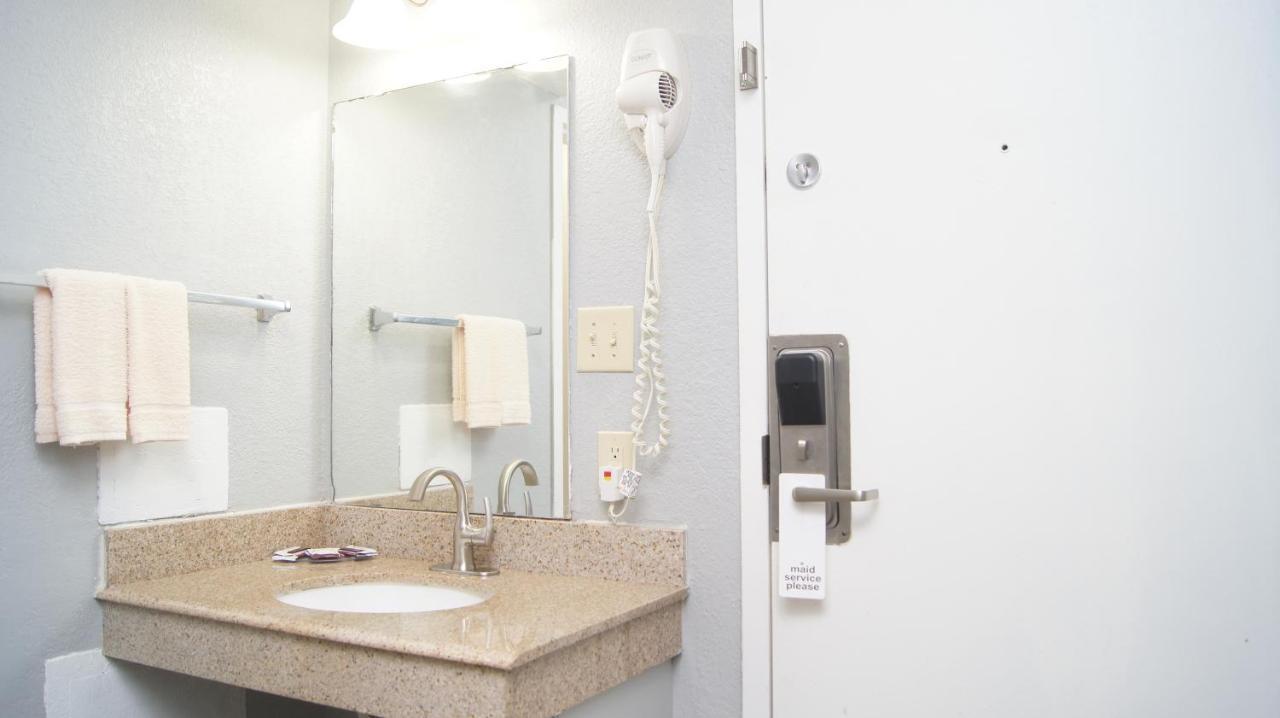 Holiday Lodge & Suites Mcalester Esterno foto