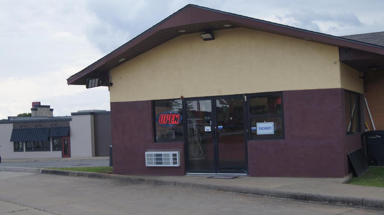 Holiday Lodge & Suites Mcalester Esterno foto