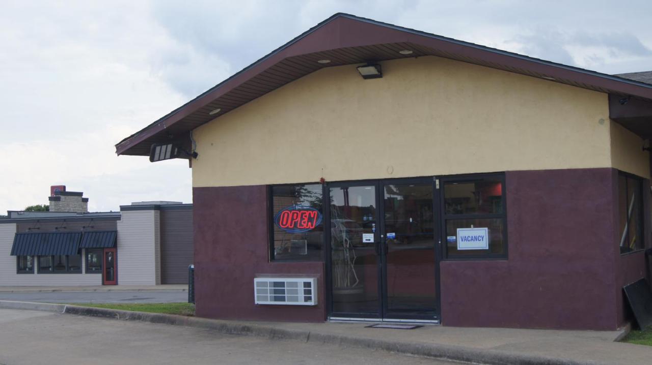 Holiday Lodge & Suites Mcalester Esterno foto