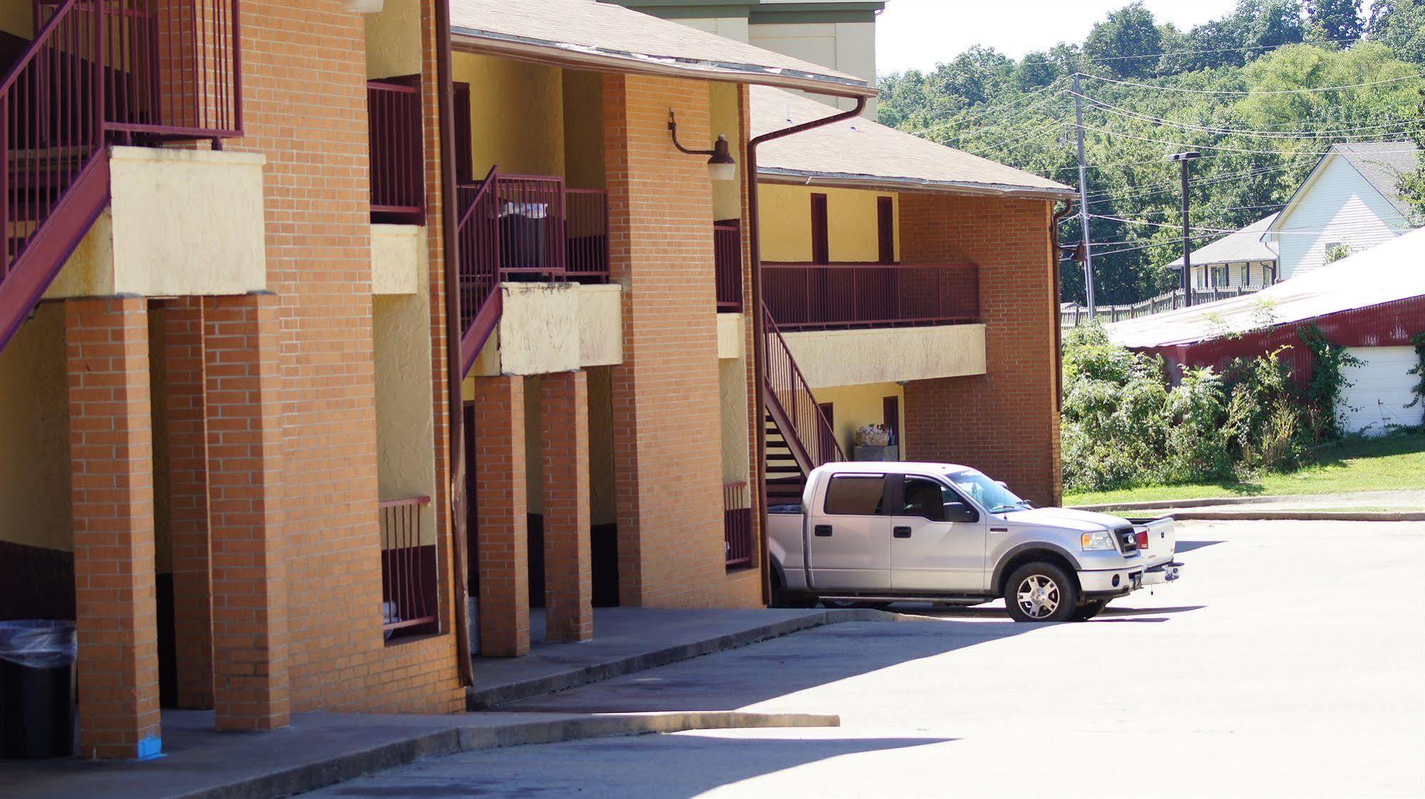 Holiday Lodge & Suites Mcalester Esterno foto