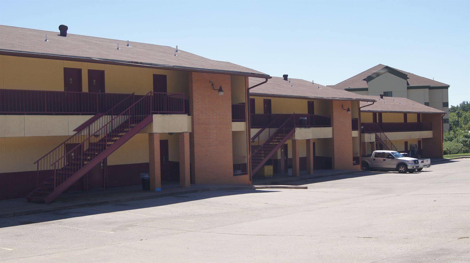 Holiday Lodge & Suites Mcalester Esterno foto
