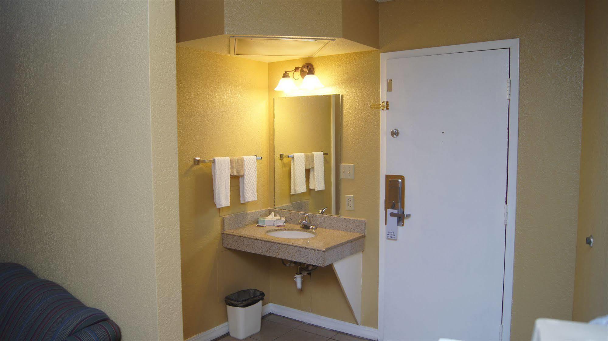 Holiday Lodge & Suites Mcalester Esterno foto
